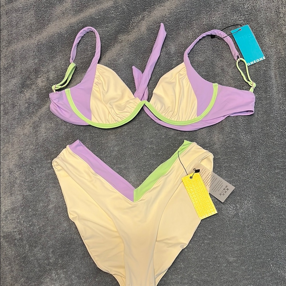 One one Bikini Set with Underwire Top